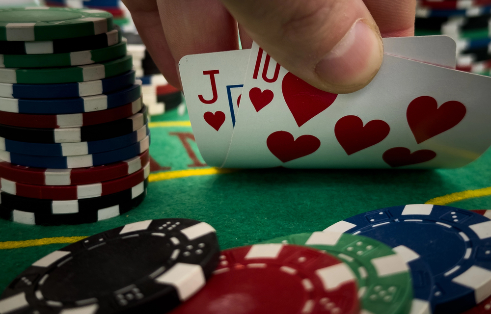 Poker Spielregeln: Strukturierte Anleitung für Texas Hold’em und weitere Varianten